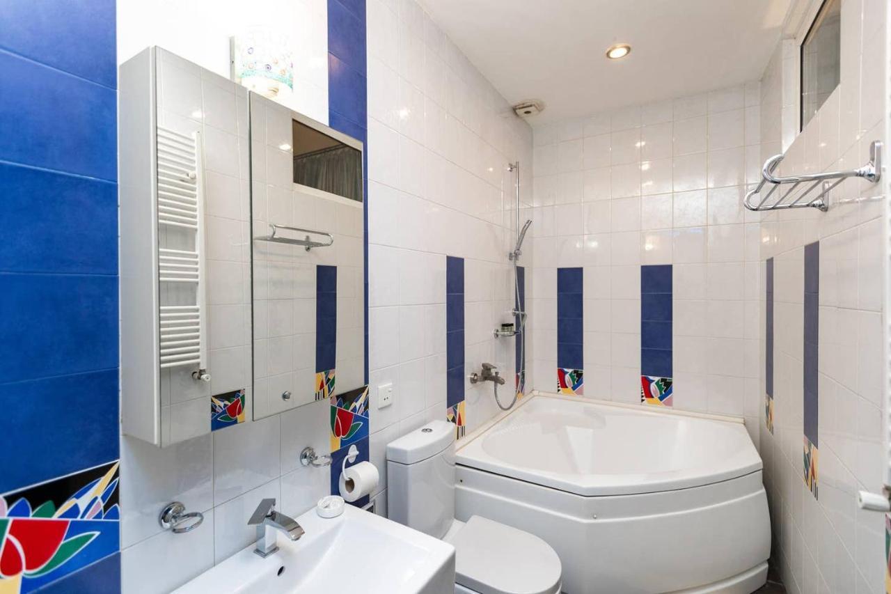 Apartment Charming 2Br Near Rooms Hotel - By Wehost *
