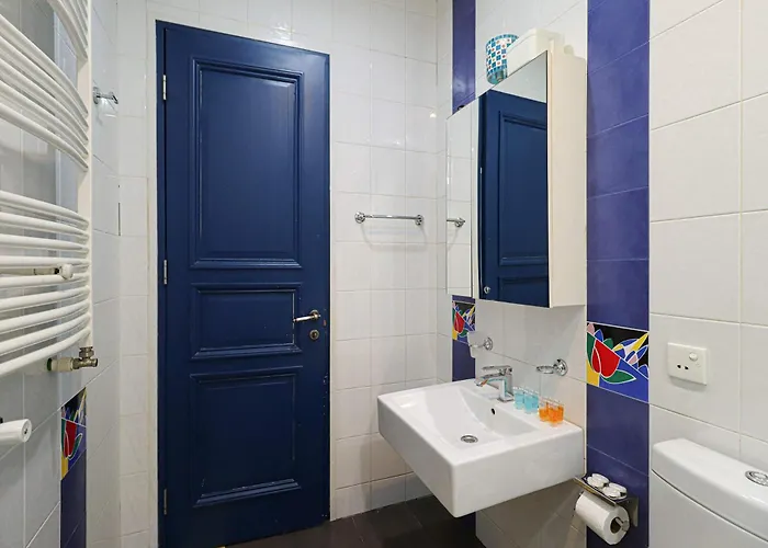 Апартаменты Wehost Near RoomShotel