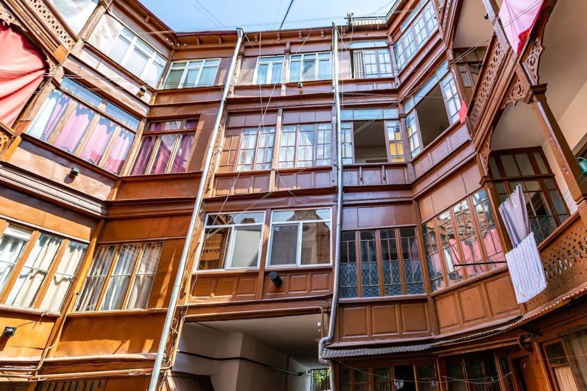 Апартаменты Wehost Near RoomShotel * Тбилиси